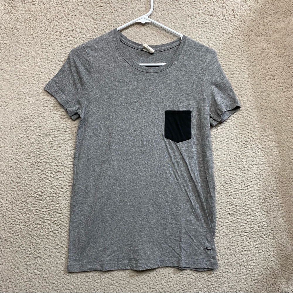 PINK Victoria’s Secret women’s extra small gray black pocket shirt sleeve tee